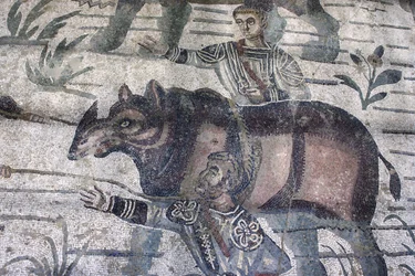Hombres arreando un rinoceronte (mosaico) (detalle)